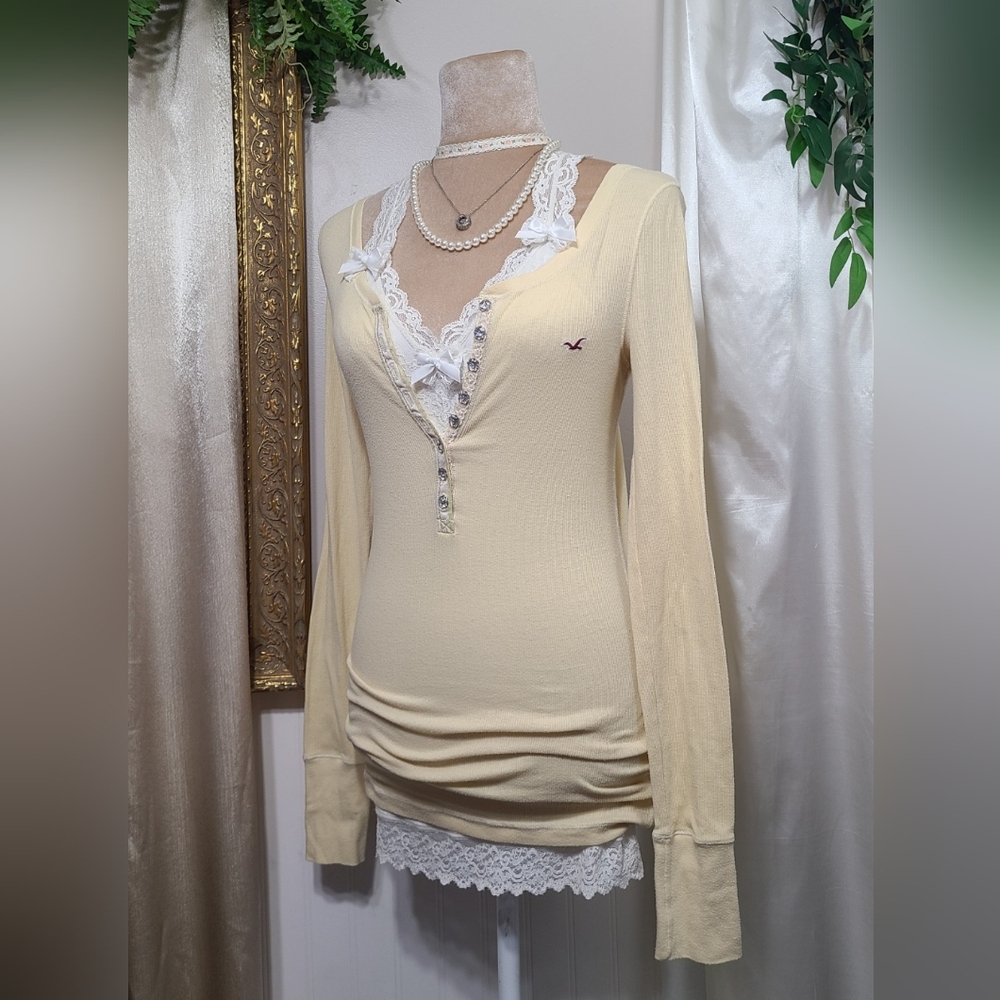 ♡ Y2K ♡ Hollister Butter Yellow Blingy Button Henley Long Sleeve Top - Picture 4 of 13